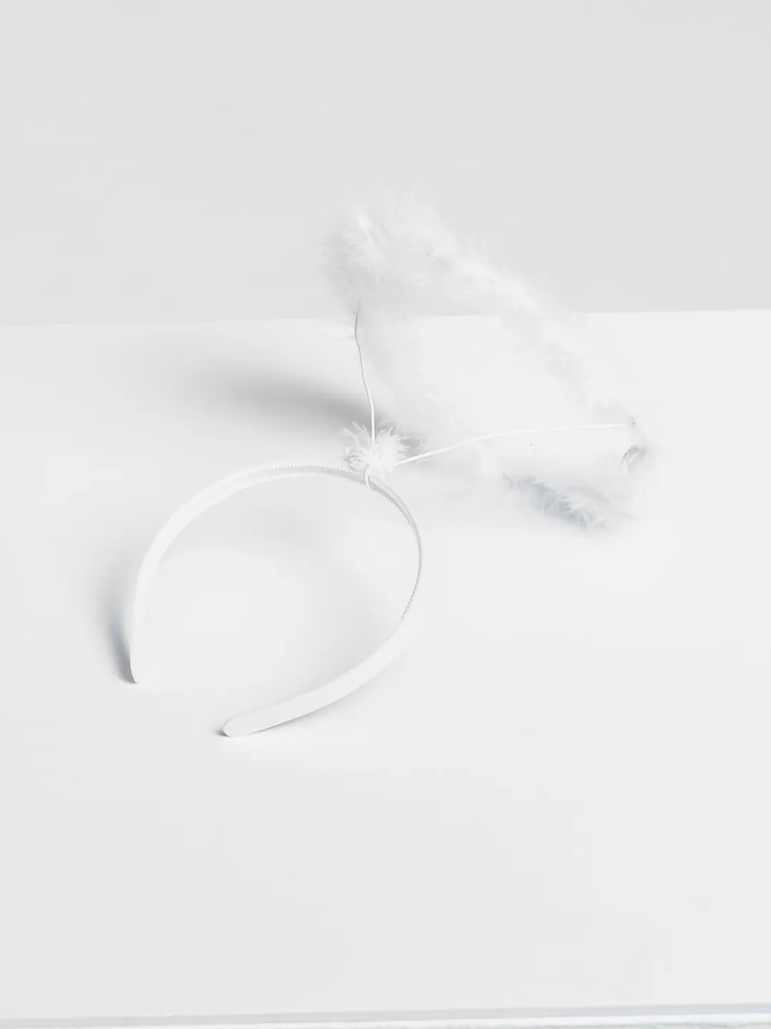 Beyaz Otrişli Tüylü Esnek Yapı Melek Haresi Melek Tacı